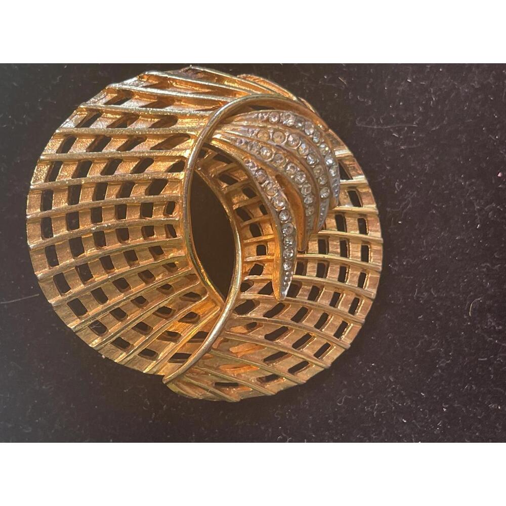 Vintage Trifari Round Lattice Brooch
